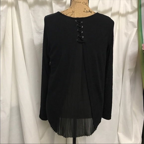 W5 Black Sweater with surprise Back Size M - Picture 1 of 6